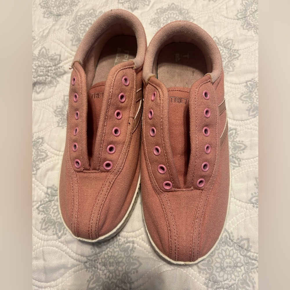Woman tennis shoes size 7 Tretorn color pink new set of laces